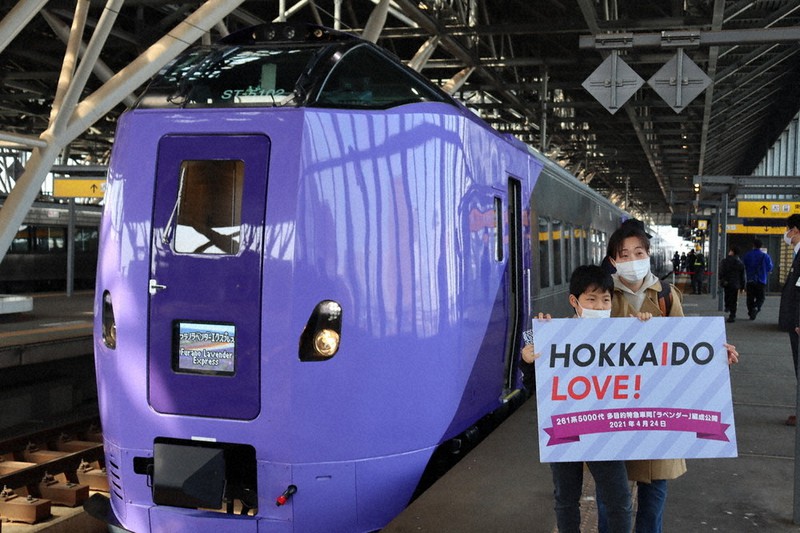 ラベンダー 一般公開 ファンら記念撮影 ｊｒ北 旭川駅と富良野駅 北海道 毎日新聞