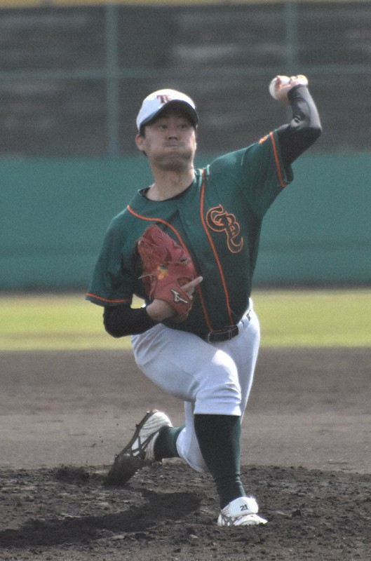 【ハナマウイ-所沢グリーンク】六回まで粘りの投球を見せた所沢グリーンクの先発・柄澤=さいたま市営浦和球場で2021年4月24日、平本絢子撮影