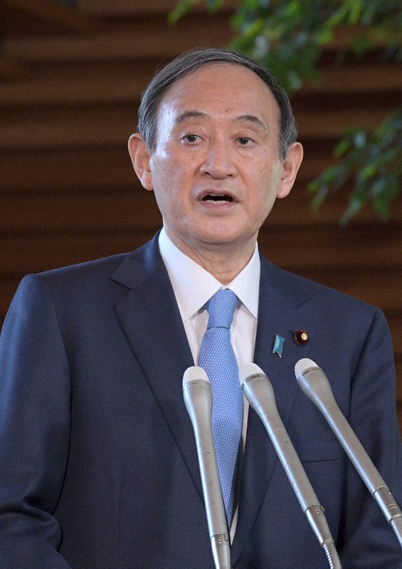 衆参3選挙の結果について記者団の質問に答える菅義偉首相=首相官邸で2021年4月26日、竹内幹撮影