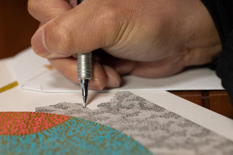 湧き上がる衝動 生の芸術 １ 迷路のような一本の線 岐阜 下呂 曽良貞義さん 智美さん 愛知 毎日新聞