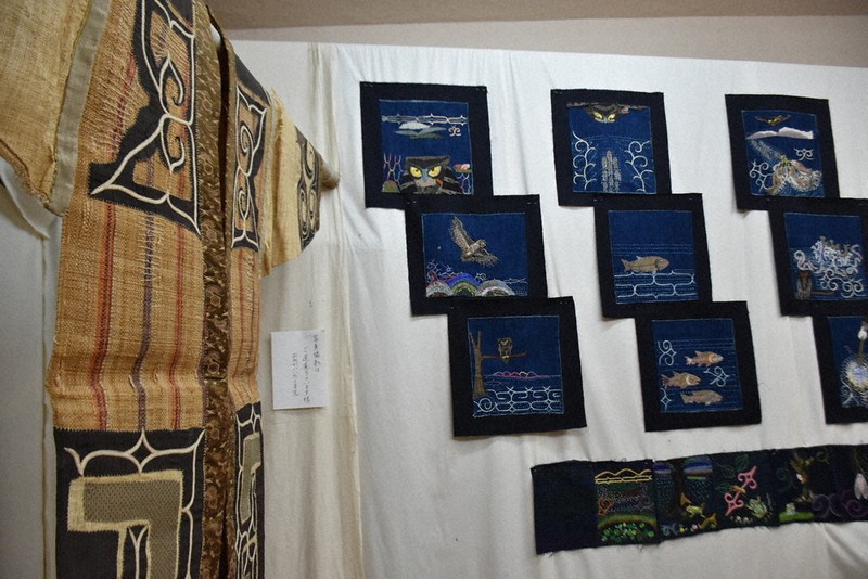 展示されている宇梶静江さんの作品=横浜市で、高田奈実撮影