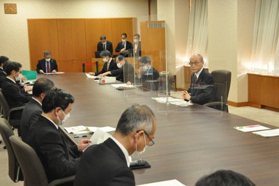 感染まん延特別警報の発出を決めた県の新型コロナウイルス感染症対策本部会議＝県庁で、深尾昭寛撮影2021年4月26日午後4時32分、深尾昭寛撮影