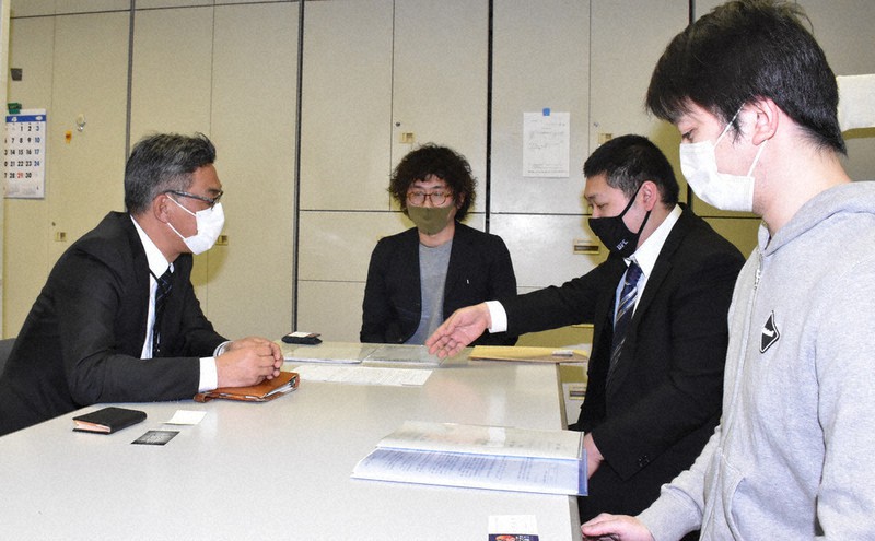 新型コロナ 時短要請 対象地域拡大を要望 青森の経営者ら署名提出 青森 毎日新聞