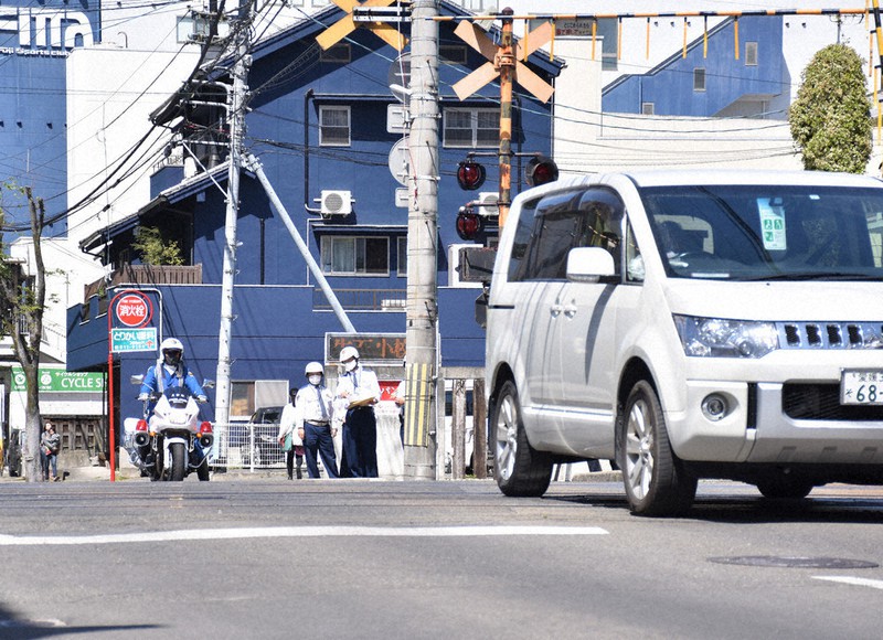 運転時は緊張感を 死亡多発で街頭活動強化 県警 愛媛 毎日新聞