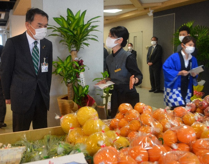 アルピノ 新装オープン 新しい唐津の情報発信基地 佐賀 毎日新聞