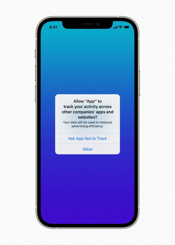 アップルの新機能により、スマートフォン「iPhone」では、アプリによる個人情報取得を許可するかどうかの通知が表示される＝アップルのホームページより