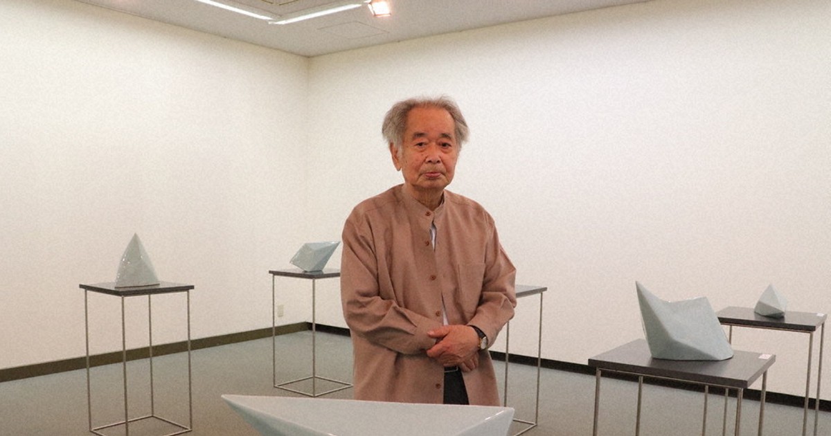 宮永東山展 造形の妙と優しさ、三角の青白磁 | 毎日新聞