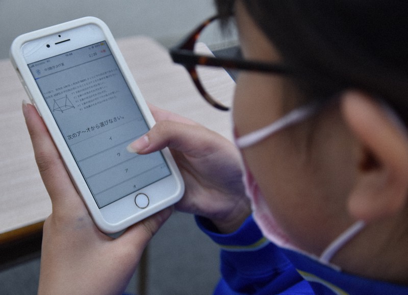 教育現場でICT 塾で先行、小中学校は手探り熱視線 | 毎日新聞