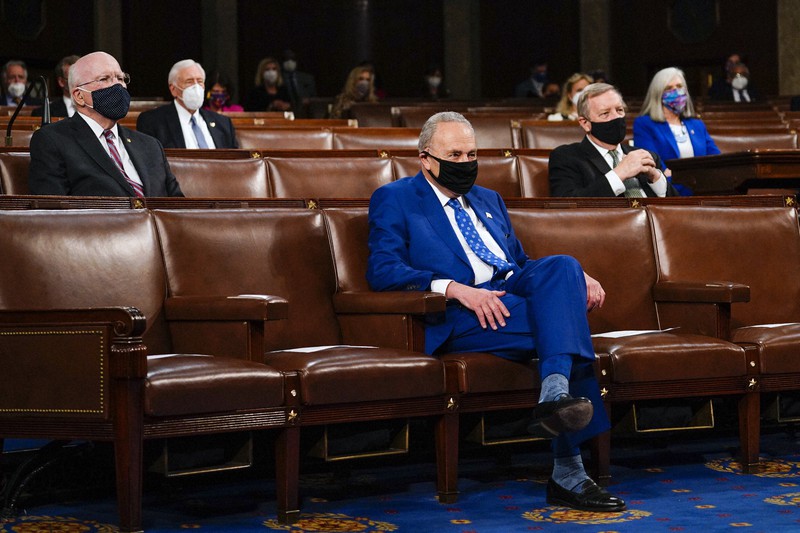 バイデン米大統領の議会向け演説に出席した議員らは距離を取って着席していた=米連邦議会議事堂で2021年4月28日、AP