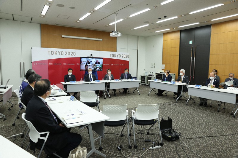 初会合が開かれた東京オリンピック・パラリンピックでの新型コロナウイルス感染防止に向けた専門家会議=東京都中央区で2021年4月30日(代表撮影)
