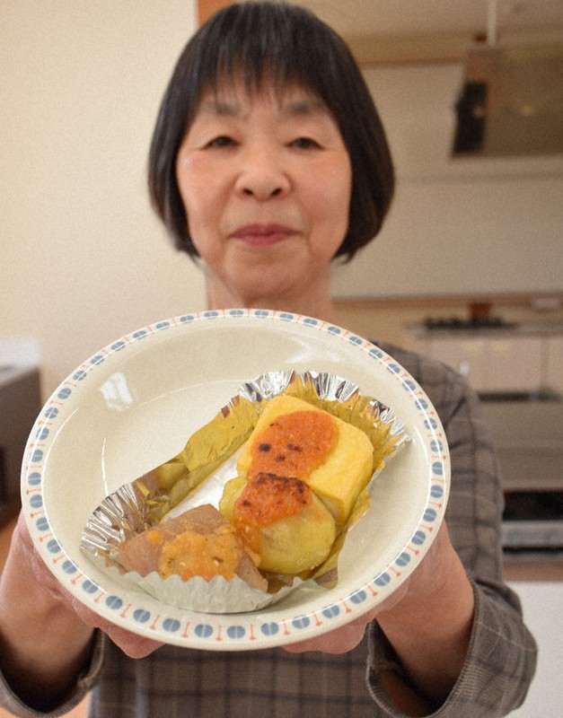 でこまわし や ひらら焼き 秘境の味を給食で 徳島の小学校 毎日新聞