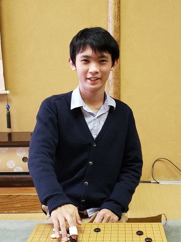 「トップ棋士になりたい」と目標を語る近藤登志希初段
