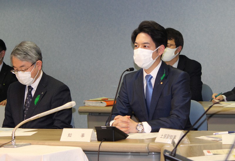 新型コロナの感染症対策本部会議で、まん延防止等重点措置の検討を指示する鈴木直道知事=札幌市中央区で2021年4月23日午後4時8分、源馬のぞみ撮影