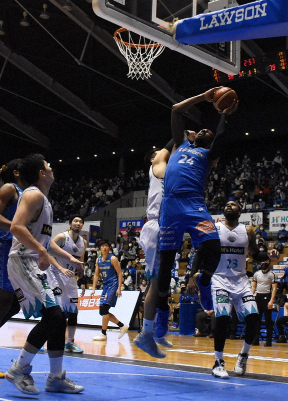 新生スサノオ バスケットボール ｂ１ ホーム最終戦飾る 京都に快勝 連勝記録８に 島根 毎日新聞