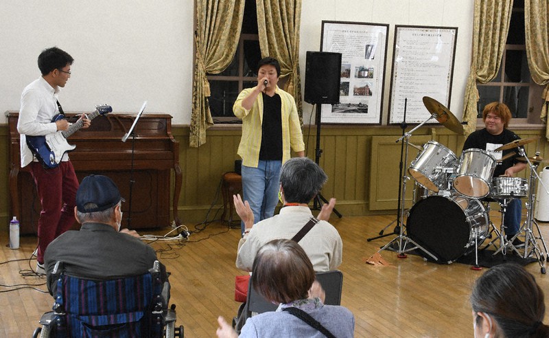 ブレーメンの音楽隊24 視覚障害者らのバンドがライブ オリジナル曲など披露 行橋 福岡 毎日新聞 ブレーメンの音楽隊24 視覚障害者らのバンドがライブ オリジナル曲など披露 行橋 福岡 毎日新聞