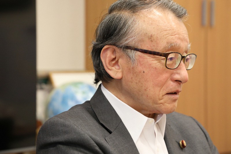 中川正春氏=岡本同世撮影