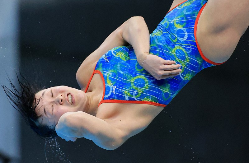 女子板飛び込み決勝、6位となった三上紗也可の5回目の演技=東京アクアティクスセンターで2021年5月4日、梅村直承撮影