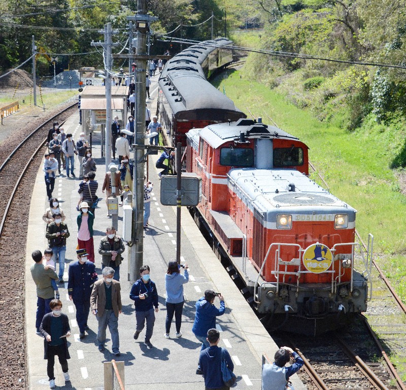 山陰のJR 希少なDD51 ディーゼル機関車、支えるエンジニア