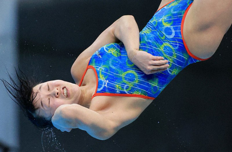 女子板飛び込み決勝、6位となった三上紗也可の5回目の演技=東京アクアティクスセンターで2021年5月4日、梅村直承撮影