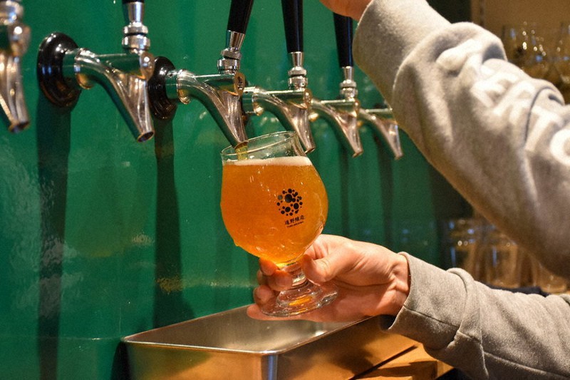 メードイン東北 工場探訪 岩手 遠野醸造 ブルワリーと飲食店併設 ビール好き集う場に 毎日新聞