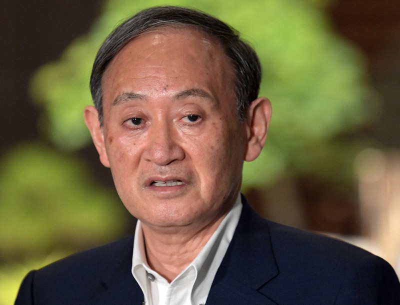 記者団の質問に答える菅義偉首相=首相官邸で2021年5月6日午後6時59分、竹内幹撮影