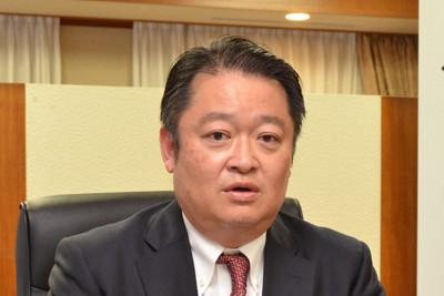 長崎幸太郎知事＝山梨県庁で2021年4月30日午後2時45分、梅田啓祐撮影