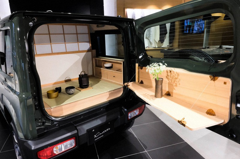 ジムニーを 動く茶室 に改造 花器や錺金具 光る職人の技 京都 毎日新聞