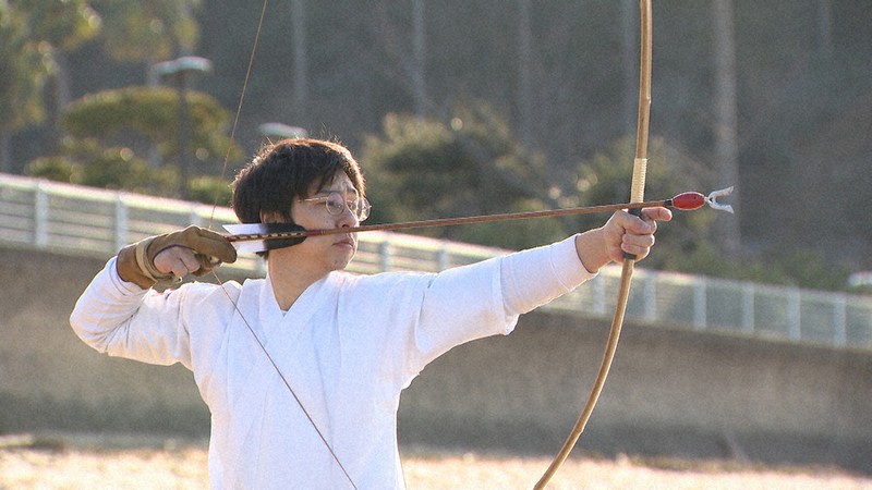 扇の的を狙う徳山陽介さん