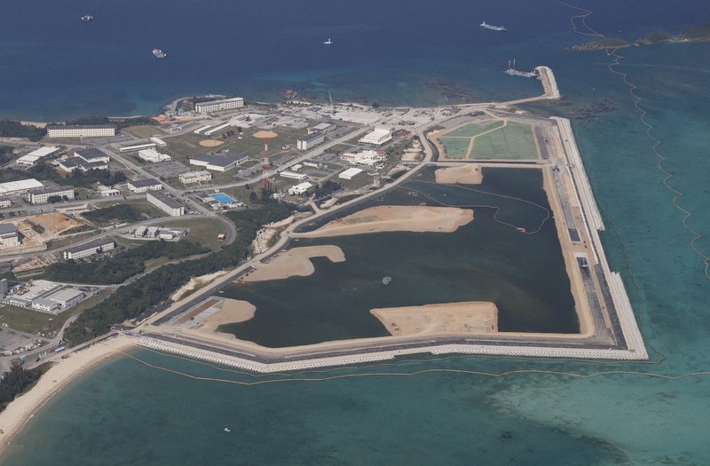 沖縄県名護市辺野古の沿岸部=2020年4月、本社機「希望」から
