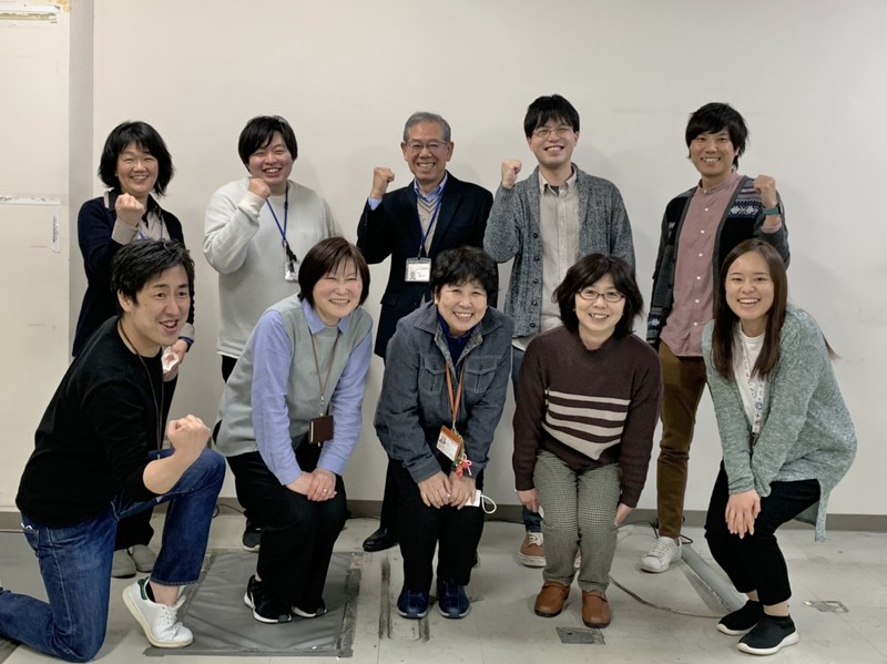 八幡浜市社会福祉協議会の職員の皆さん。下段の左から2人目が田中奈美さん
