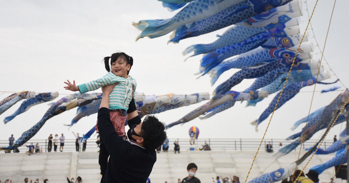 寂しくないよね 宮城・東松島に鎮魂の青いこいのぼり泳ぐ | 毎日新聞