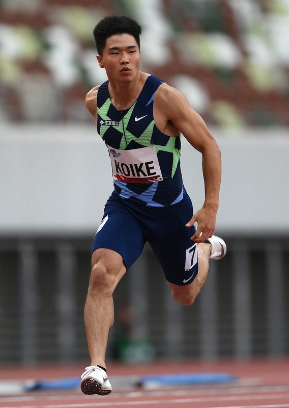 男子100メートル予選、1組3着の小池祐貴=東京・国立競技場で2021年5月9日、久保玲撮影