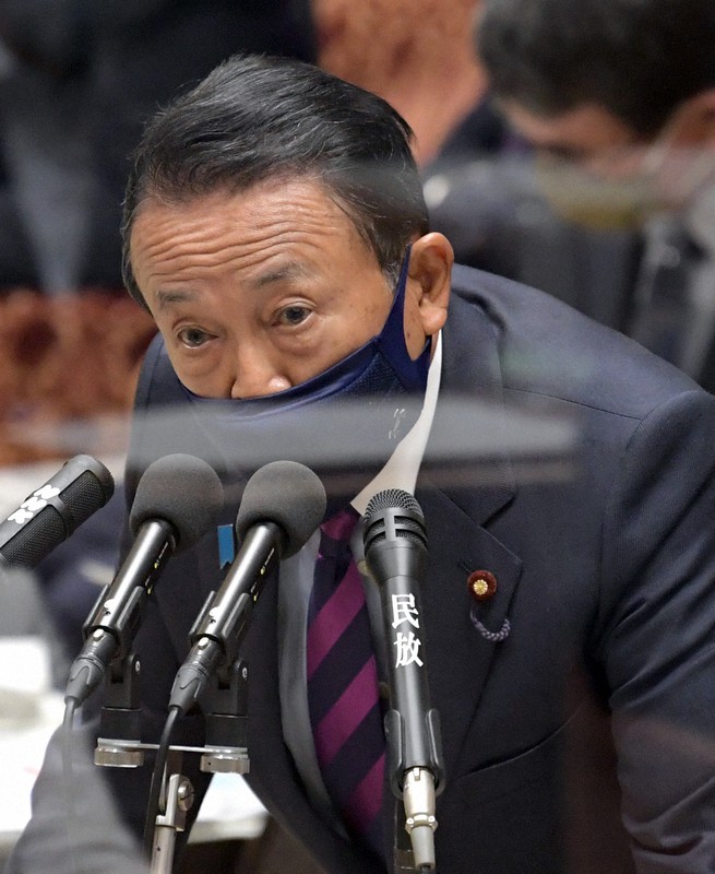 衆院予算委員会で「赤木ファイル」について立憲民主党の山井和則氏の質問に答える麻生太郎副総理兼財務相=国会内で2021年5月10日午前11時22分、竹内幹撮影