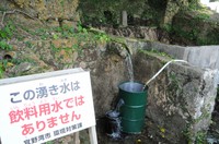「メンダカリヒーガー」と呼ばれる湧き水。高濃度のPFOSやPFOAが検出されている＝沖縄県宜野湾市で2020年10月8日午後0時6分、遠藤孝康撮影