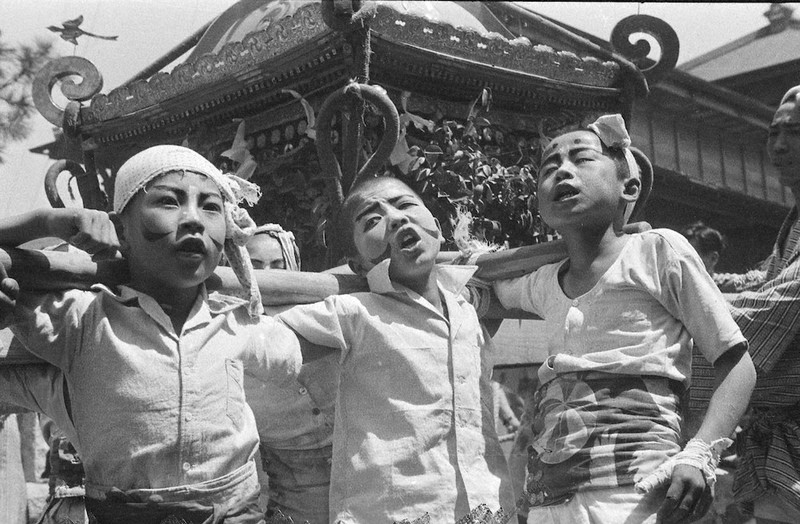 蔵出しPhotoアーカイブ：あの日の紙面 祭りの輪 1948 戦後初