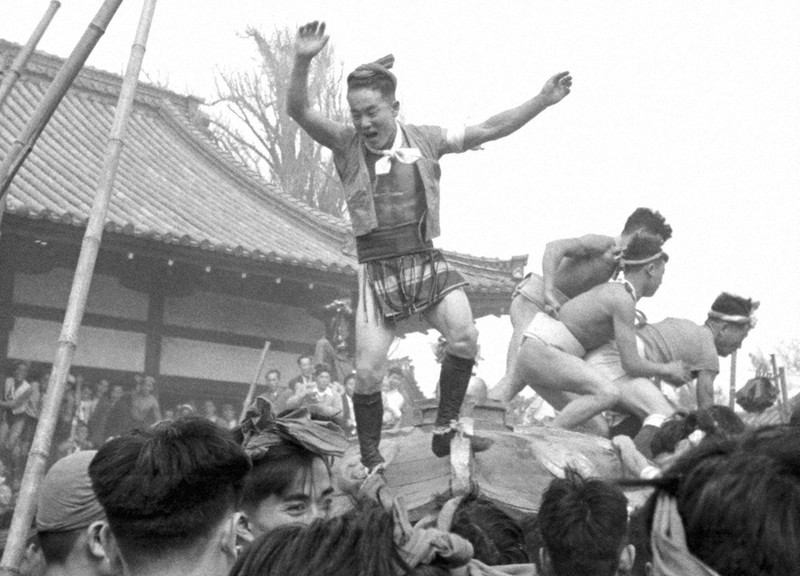 蔵出しPhotoアーカイブ：あの日の紙面 祭りの輪 1948 戦後初