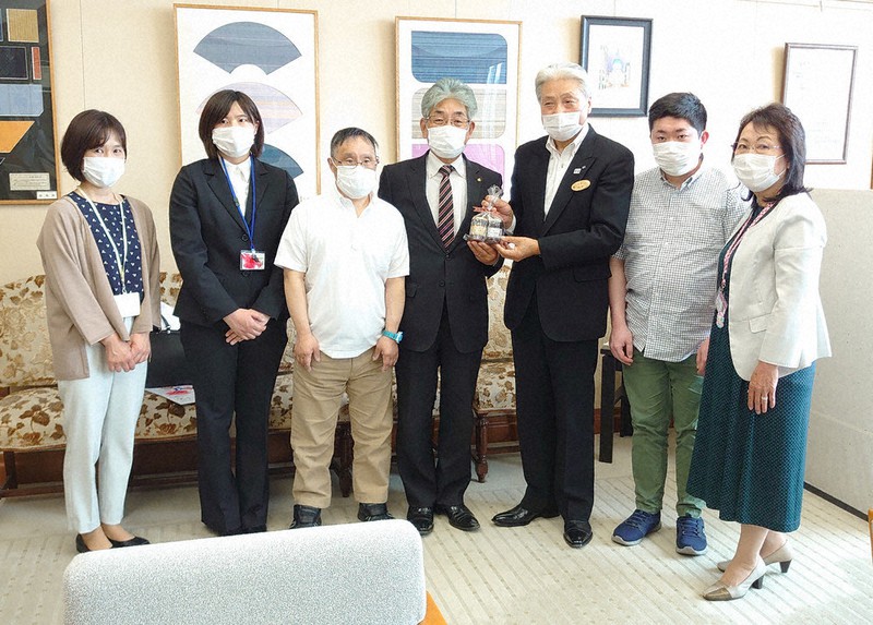 とちあいか ジャムに 壬生 障害者施設開発 知事に贈る 栃木 毎日新聞