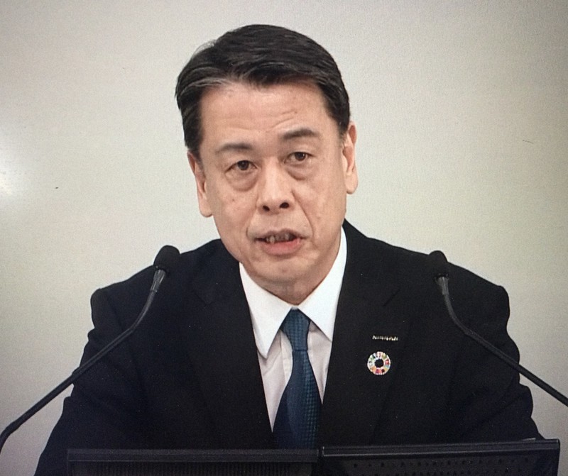 オンライン記者会見で赤字決算について説明する日産の内田誠CEO=2021年5月11日(オンライン会見の画面を撮影)