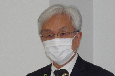 長岡花火大会の中止について記者会見で説明する磯田達伸市長＝新潟県長岡市役所で2021年5月12日午後2時58分、新井敦撮影