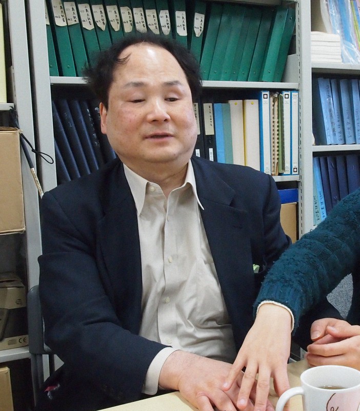 福島智・東京大教授＝東京都目黒区で2021年3月3日、遠藤大志撮影