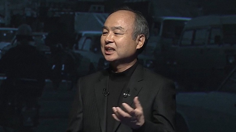 日本企業として過去最高益の決算を発表するソフトバンクグループの孫正義会長兼社長=2021年5月12日、同社のオンライン発表会から