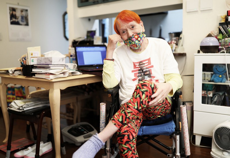 特集ワイド 叱らず責めず 若者の心に灯 ツイッターで人気 直木賞作家が車椅子に 志茂田景樹さん 写真特集1 4 毎日新聞