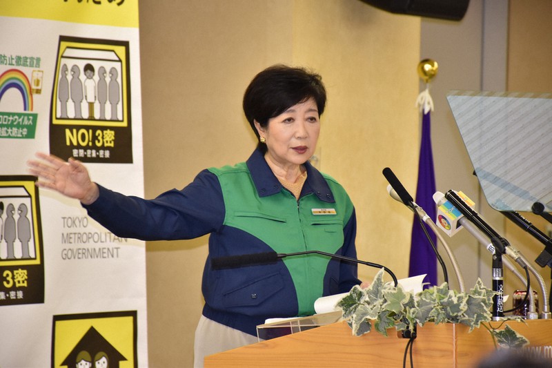 定例記者会見に臨む小池百合子知事=東京都庁で2021年5月14日午後2時4分、斎川瞳撮影