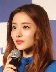 石原さとみ メチャクチャ練習したのに 7年連続始球式もノーバンならず すっきりショートボブも披露 スポニチ