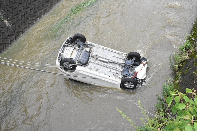 川に転落 店に突っ込み 高齢者運転の事故が相次ぐ 高松 香川 毎日新聞