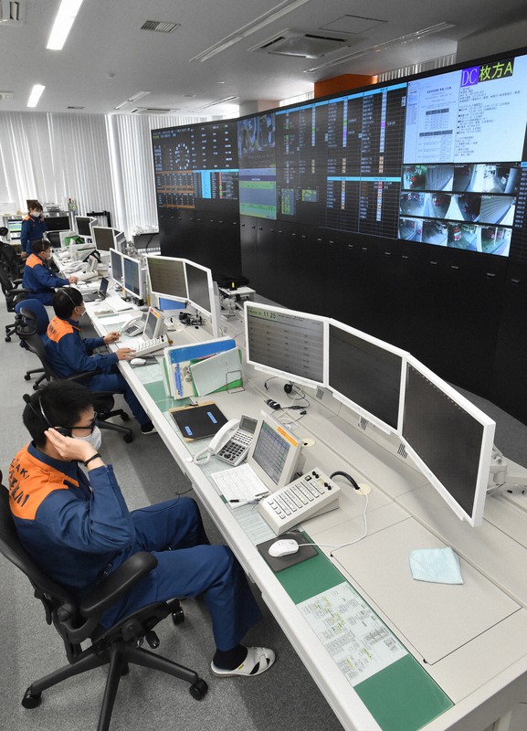 新型コロナで負担が増えた消防指令センター=大阪府枚方市で2021年4月30日、加古信志撮影(画像を一部加工しています)
