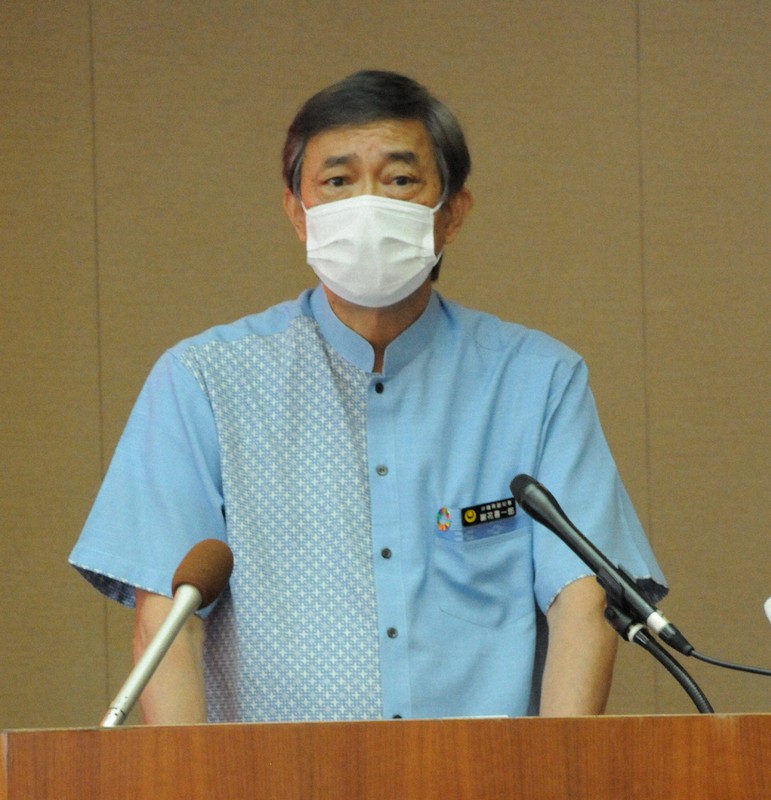 緊急事態宣言の対象地域に沖縄県を追加するよう要請することを発表する謝花喜一郎副知事=那覇市の県庁で2021年5月19日午後0時10分、遠藤孝康撮影
