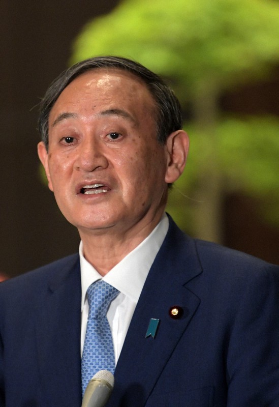 新型コロナウイルス感染症対策の関係閣僚会合を終え、記者団の質問に答える菅義偉首相=首相官邸で2021年5月20日午後7時58分、竹内幹撮影