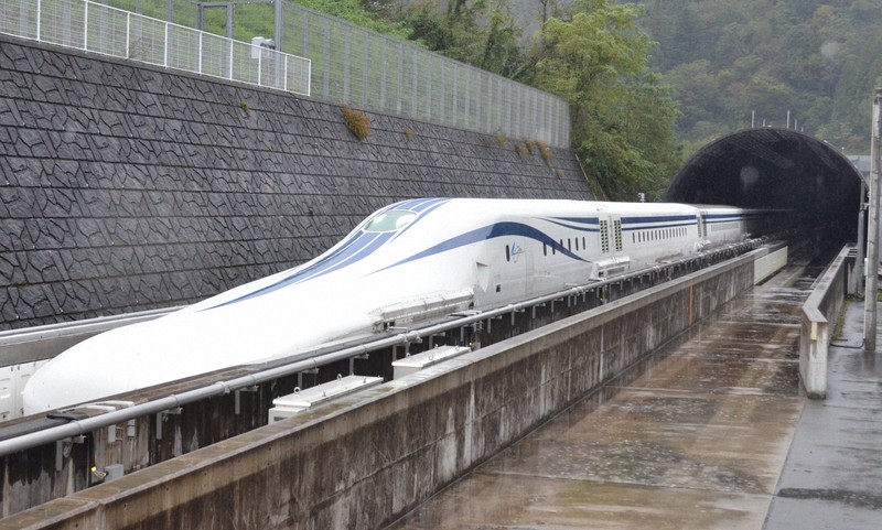 リニア中央新幹線の実験線車両=山梨県都留市で2020年10月19日、梅田啓祐撮影