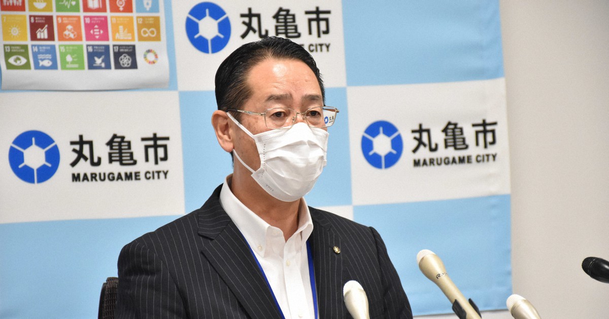 選挙公約 10万円給付 の丸亀市長 5万円に減額発表 香川 毎日新聞